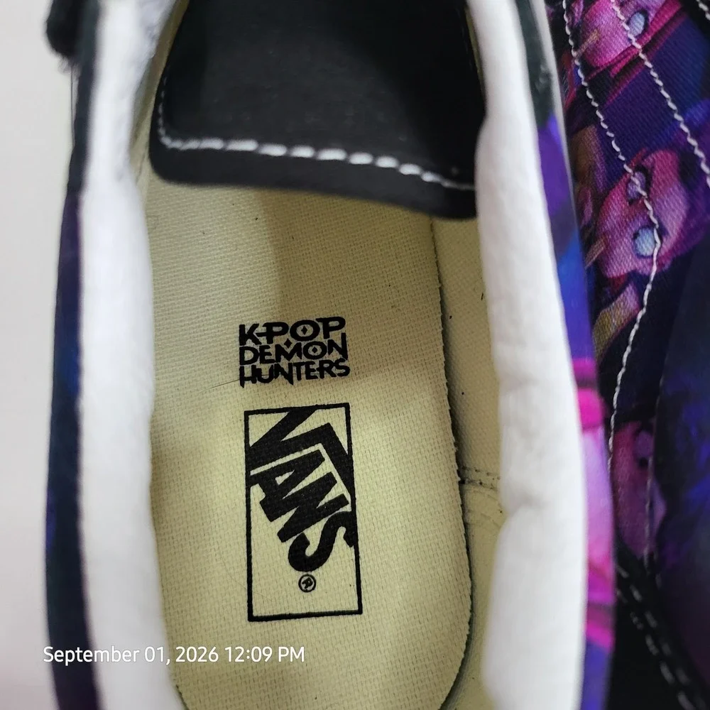 KPop Demon Hunters x Vans Little Kids Old Skool Shoe PS Size 2 NEW